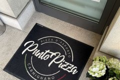zerbino-con-logo-per-pizzeria-punto-pizza