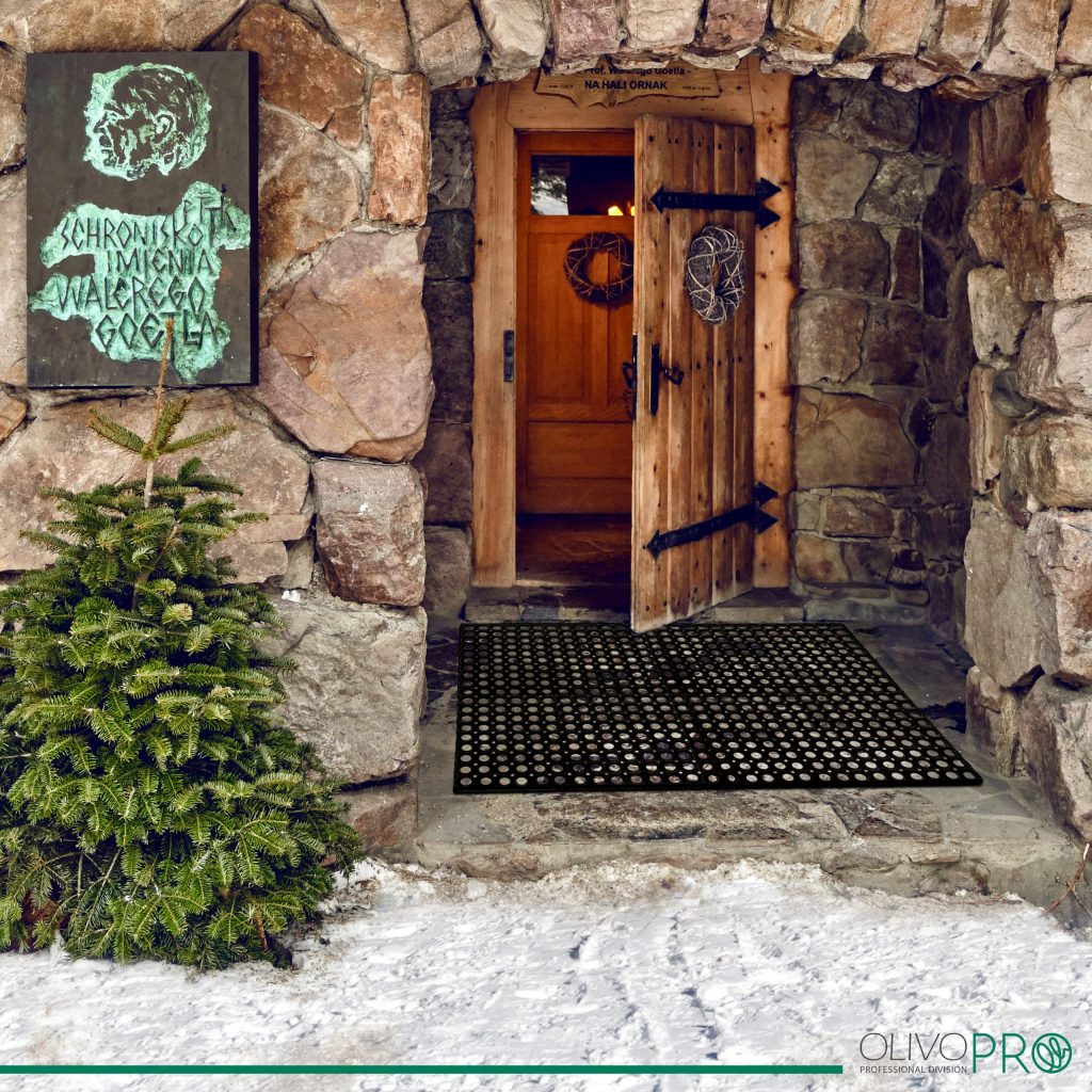 Robust-tappeto-per-esterno-drenante-componibile Zerbino ingresso su misura e drenante in gomma forata