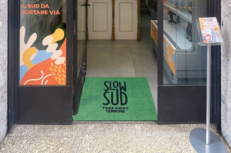 Cosa può fare per te un tappeto asciugapassi personalizzato?