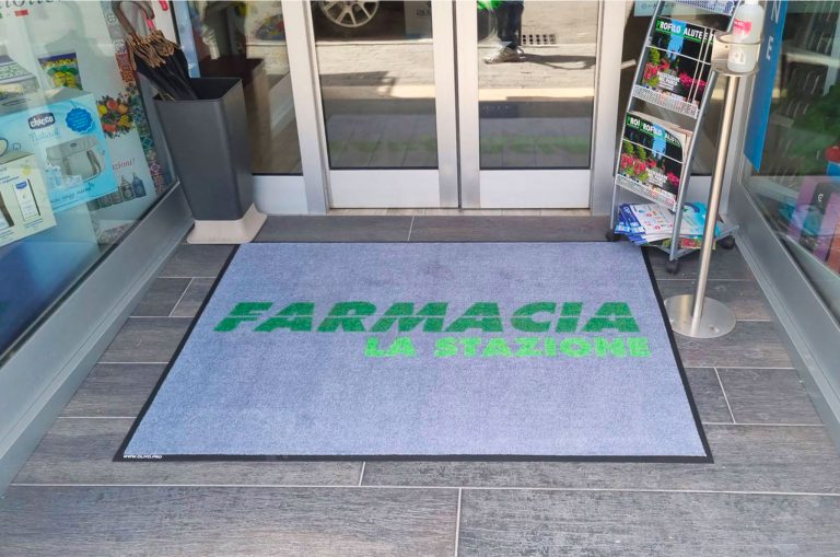 Tappeto per farmacia personalizzato con logo