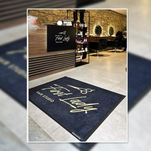 tappeto con logo personalizzato