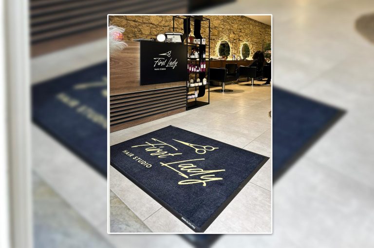 tappeto con logo personalizzato