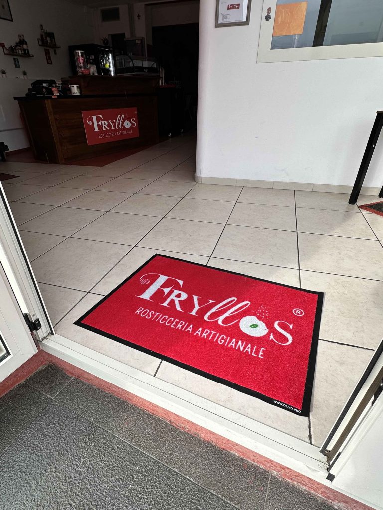 tappeto-con-logo tappeto-con-logo