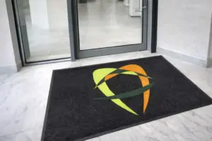 tappeto-personalizzato-con-logo