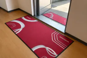 tappeto-con-logo-personalizzato-su-misura